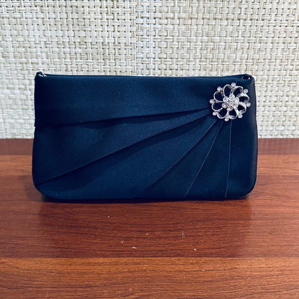 🌟HP🌟VTG 1990s Black Satin Pleated & Rhinestone Brooch Evening Bag Preston York - Picture 2 of 10